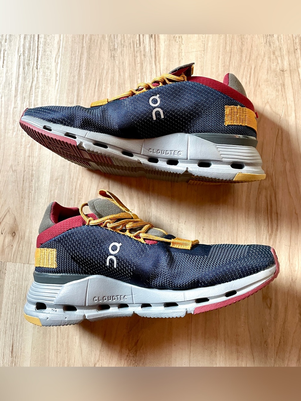 On Running CloudNova Denim Ruby Men’s 6 or women’s 7.5 Running shoes